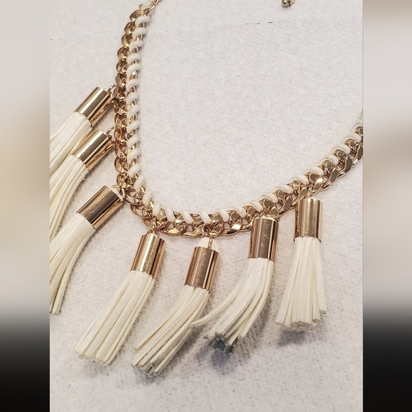 Charming Charlie White n Gold Tassel Necklace🌴 - Picture 8 of 8